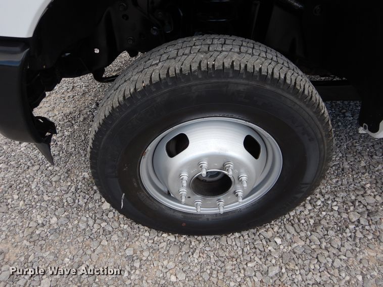 image for item HA9137 2016 Ford F350 Super Duty XL  utility bed pickup truck