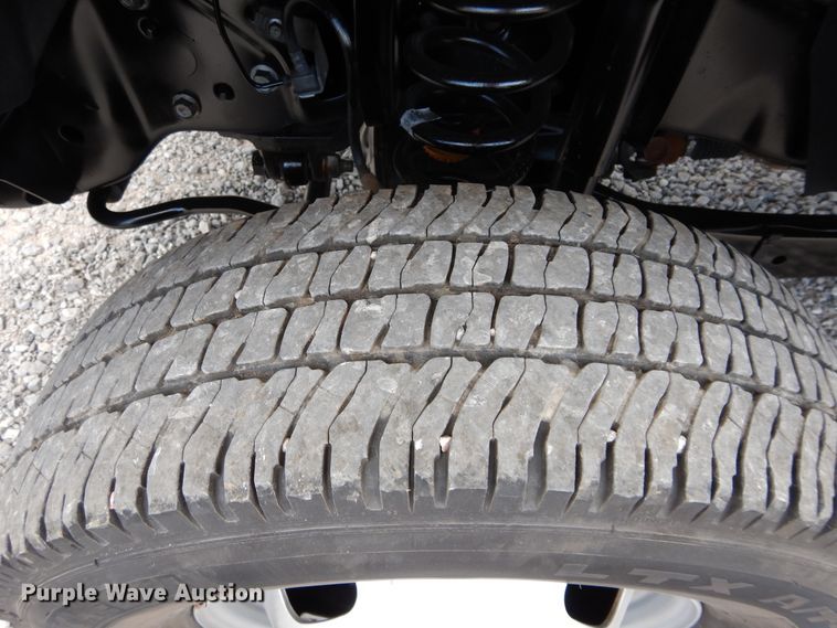 image for item HA9137 2016 Ford F350 Super Duty XL  utility bed pickup truck