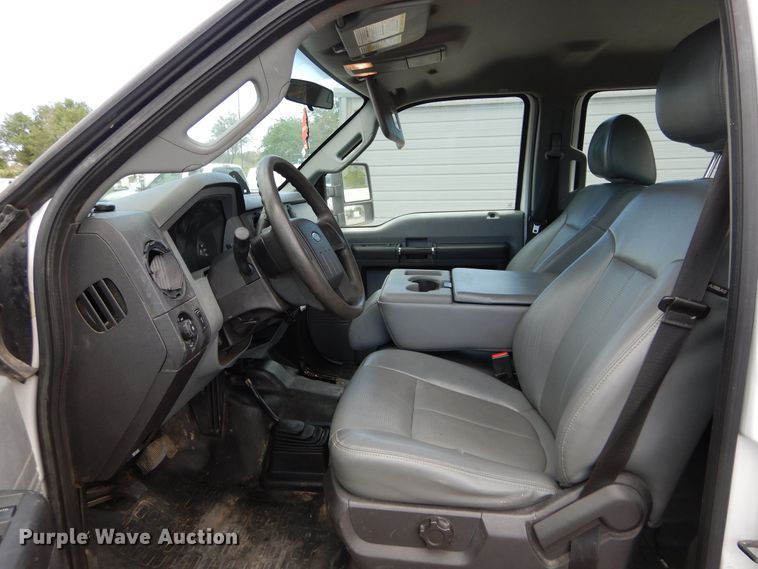 image for item HA9138 2014 Ford F250 Super Duty  Crew Cab utility bed pickup truck