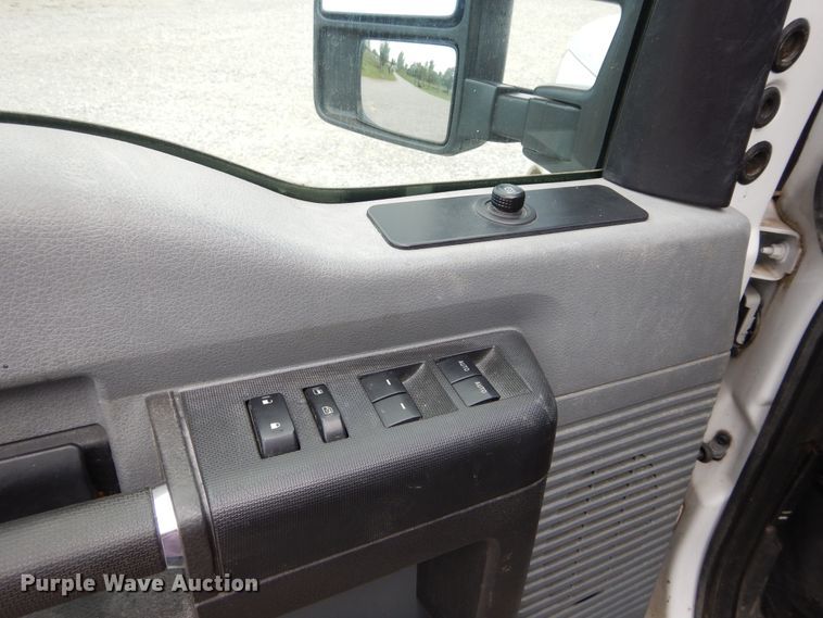 image for item HA9138 2014 Ford F250 Super Duty  Crew Cab utility bed pickup truck