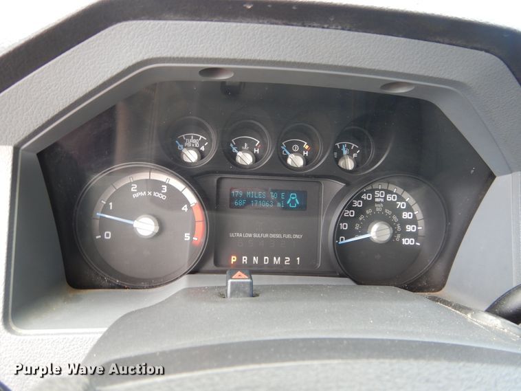 image for item HA9138 2014 Ford F250 Super Duty  Crew Cab utility bed pickup truck