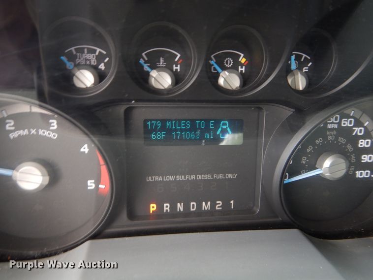 image for item HA9138 2014 Ford F250 Super Duty  Crew Cab utility bed pickup truck