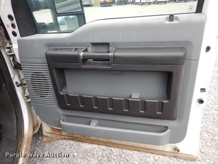 image for item HA9138 2014 Ford F250 Super Duty  Crew Cab utility bed pickup truck