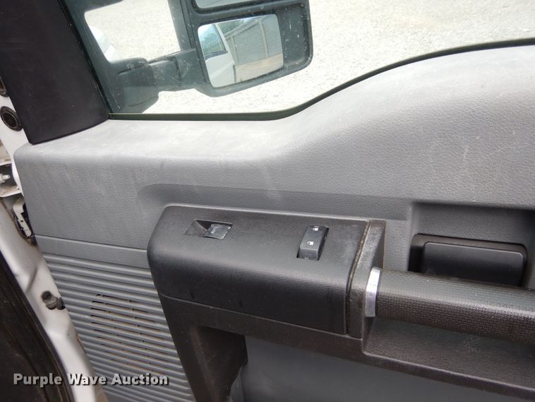 image for item HA9138 2014 Ford F250 Super Duty  Crew Cab utility bed pickup truck