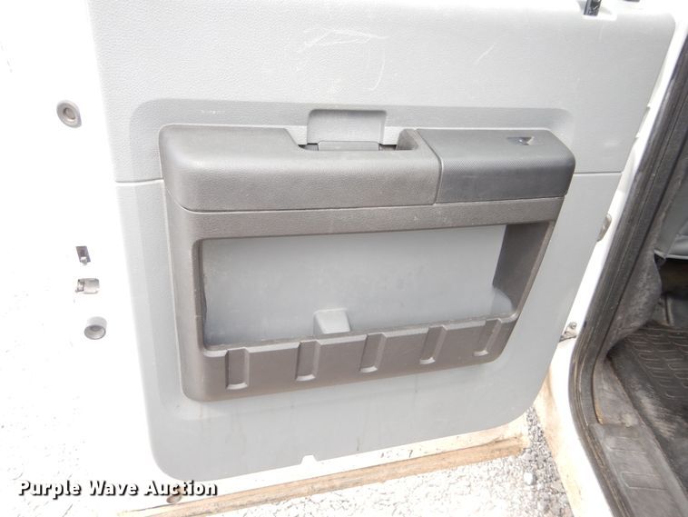 image for item HA9138 2014 Ford F250 Super Duty  Crew Cab utility bed pickup truck