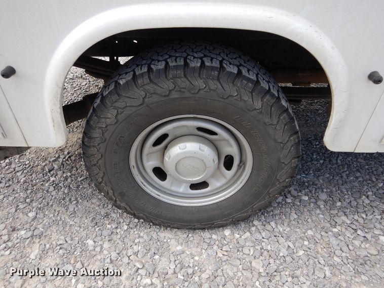 image for item HA9138 2014 Ford F250 Super Duty  Crew Cab utility bed pickup truck