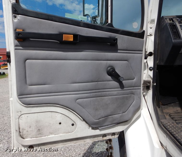 image for item HA9139 1998 Freightliner FL70  box truck