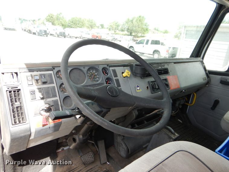 image for item HA9139 1998 Freightliner FL70  box truck