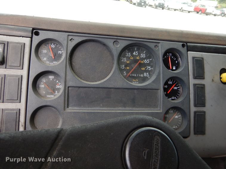 image for item HA9139 1998 Freightliner FL70  box truck