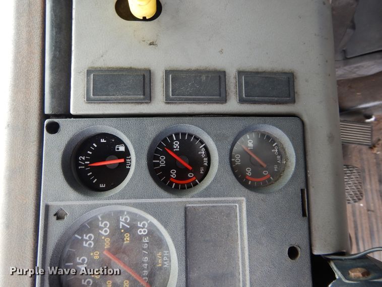 image for item HA9139 1998 Freightliner FL70  box truck