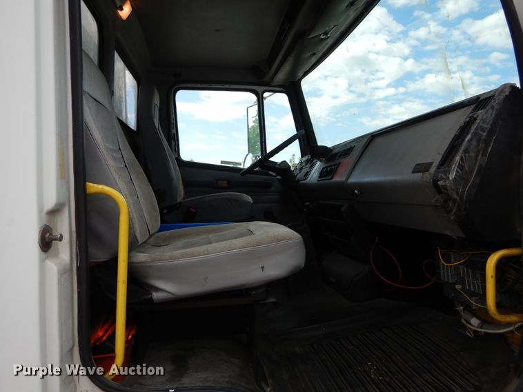 image for item HA9139 1998 Freightliner FL70  box truck