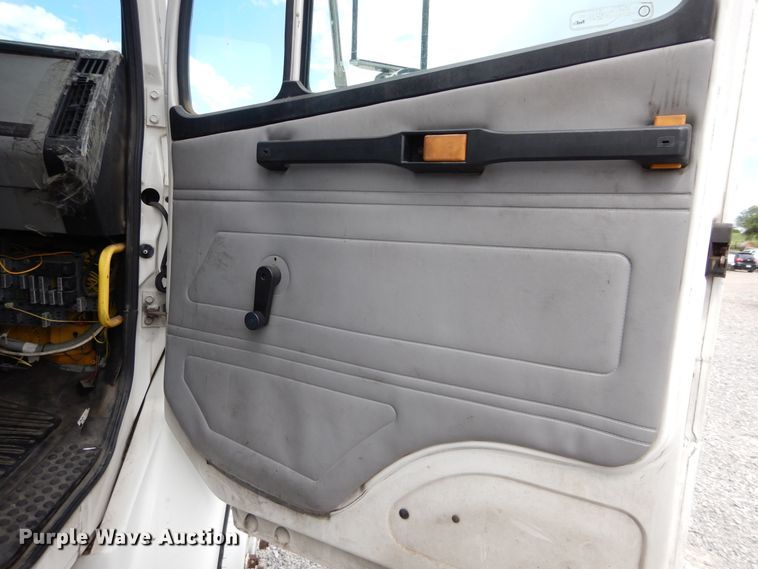 image for item HA9139 1998 Freightliner FL70  box truck