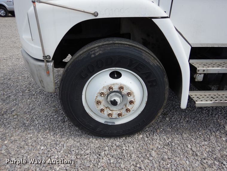 image for item HA9139 1998 Freightliner FL70  box truck