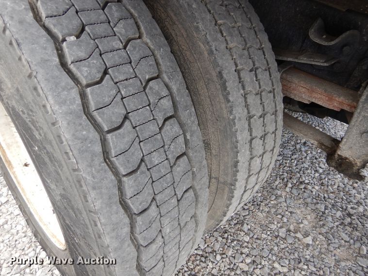 image for item HA9139 1998 Freightliner FL70  box truck