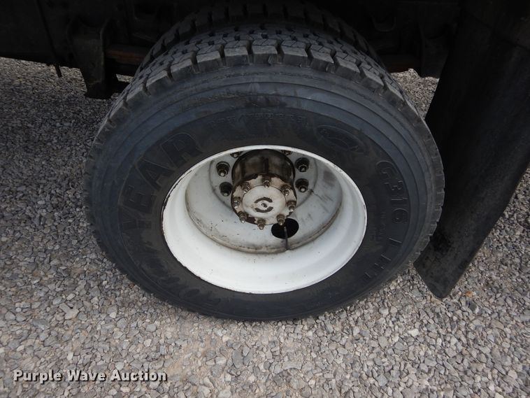 image for item HA9139 1998 Freightliner FL70  box truck