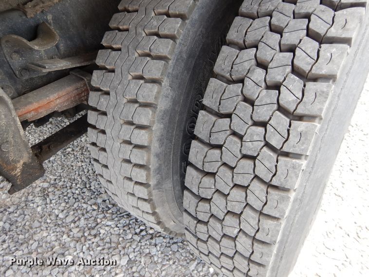 image for item HA9139 1998 Freightliner FL70  box truck