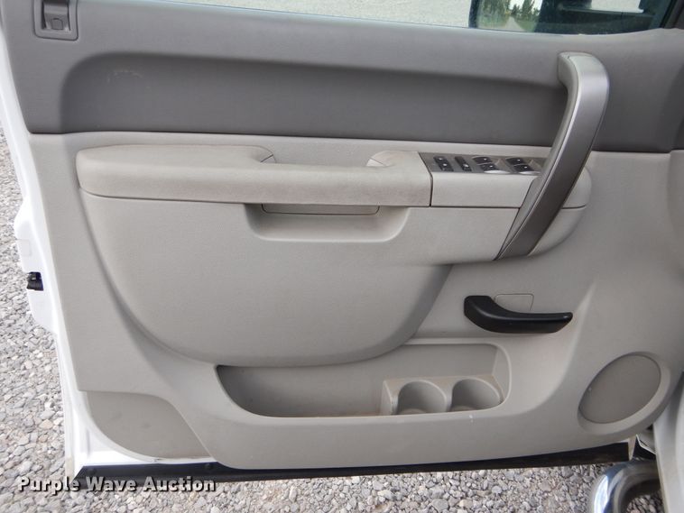 image for item HA9141 2013 Chevrolet Silverado 2500HD  Ext. Cab pickup truck