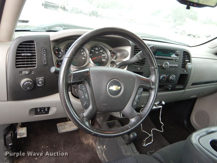 image for item HA9141 2013 Chevrolet Silverado 2500HD  Ext. Cab pickup truck