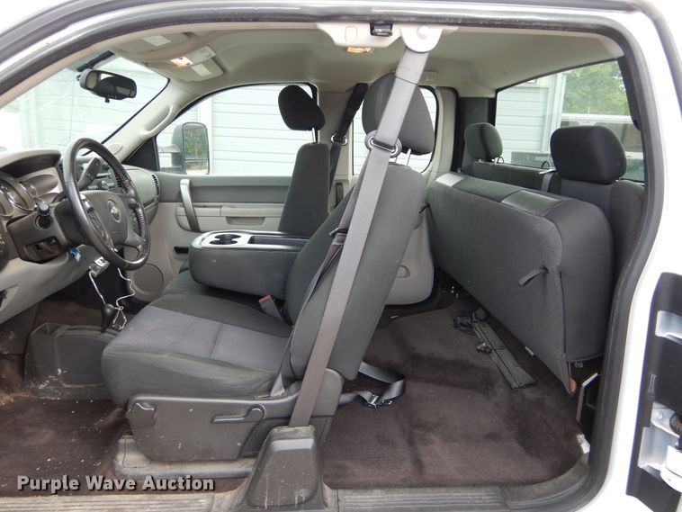 image for item HA9141 2013 Chevrolet Silverado 2500HD  Ext. Cab pickup truck