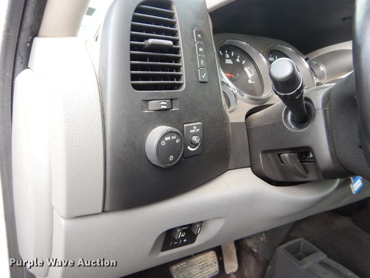 image for item HA9141 2013 Chevrolet Silverado 2500HD  Ext. Cab pickup truck