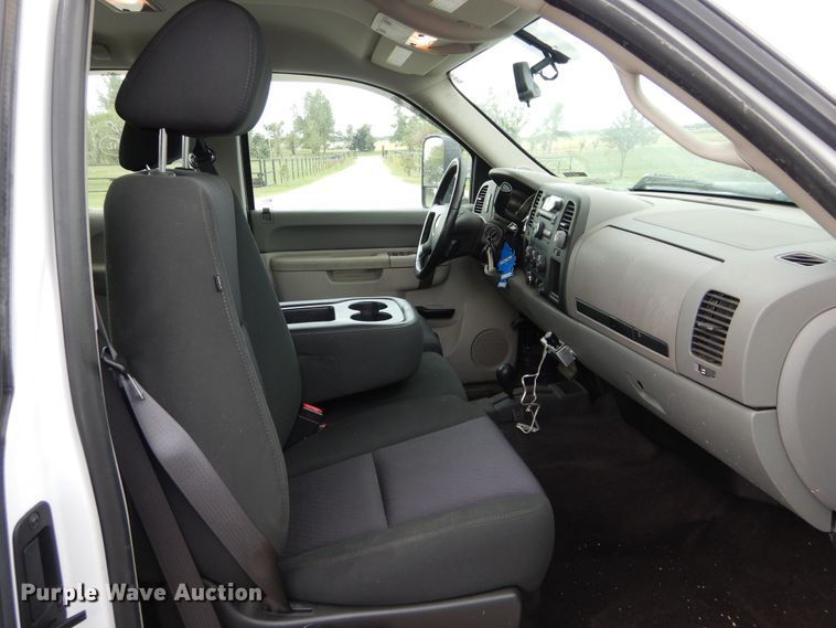 image for item HA9141 2013 Chevrolet Silverado 2500HD  Ext. Cab pickup truck