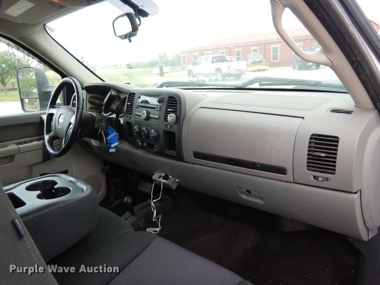 image for item HA9141 2013 Chevrolet Silverado 2500HD  Ext. Cab pickup truck