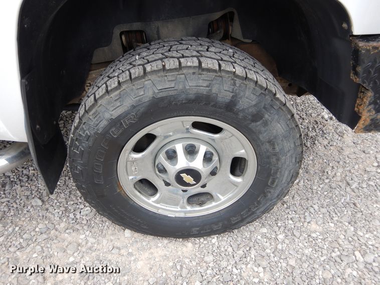 image for item HA9141 2013 Chevrolet Silverado 2500HD  Ext. Cab pickup truck