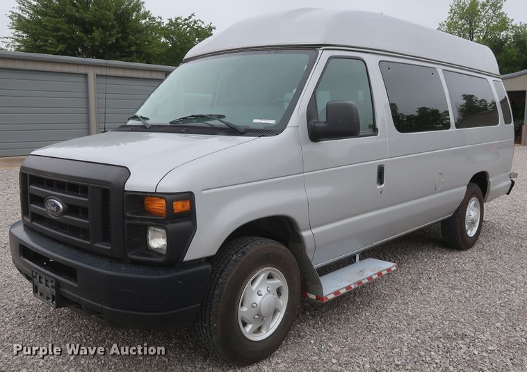 image for item HA9157 2009 Ford E250 Super Duty  handicap accessible van