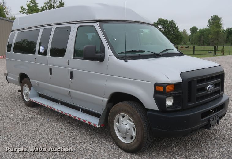 image for item HA9157 2009 Ford E250 Super Duty  handicap accessible van