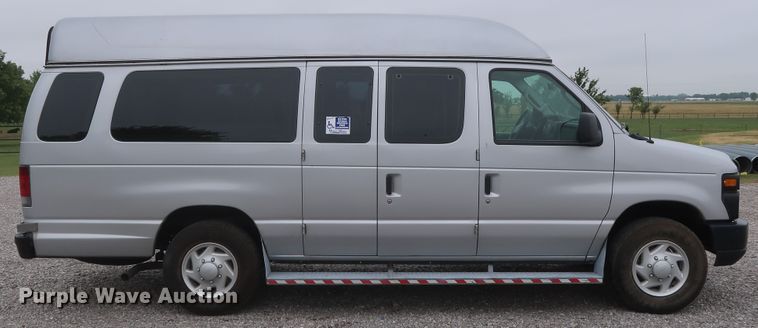 image for item HA9157 2009 Ford E250 Super Duty  handicap accessible van