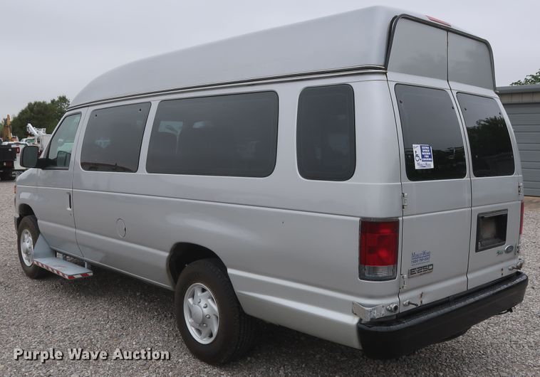 image for item HA9157 2009 Ford E250 Super Duty  handicap accessible van