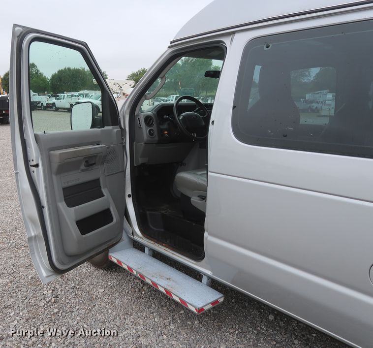 image for item HA9157 2009 Ford E250 Super Duty  handicap accessible van