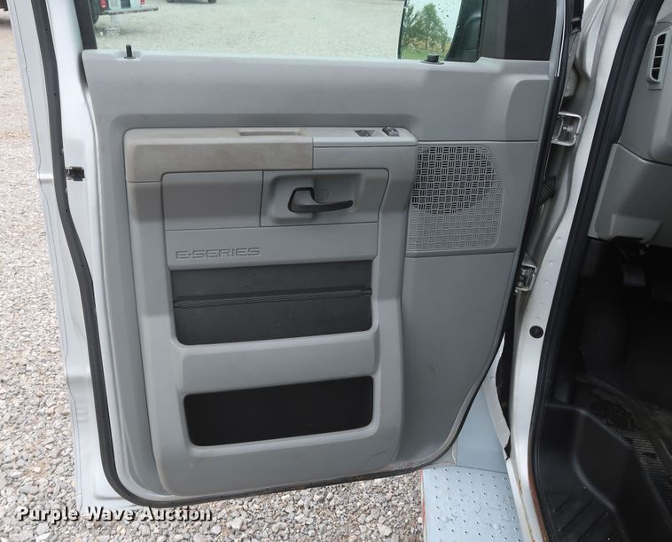 image for item HA9157 2009 Ford E250 Super Duty  handicap accessible van