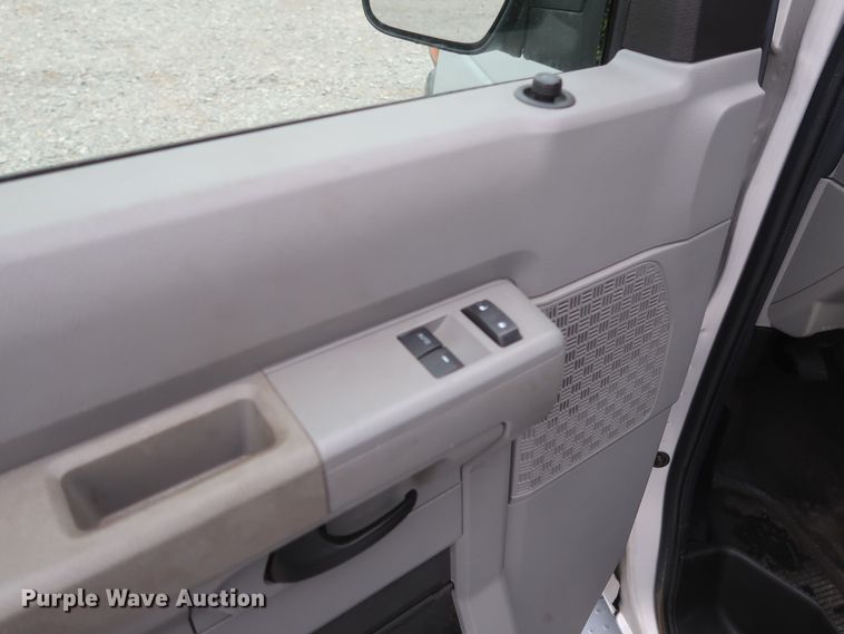 image for item HA9157 2009 Ford E250 Super Duty  handicap accessible van