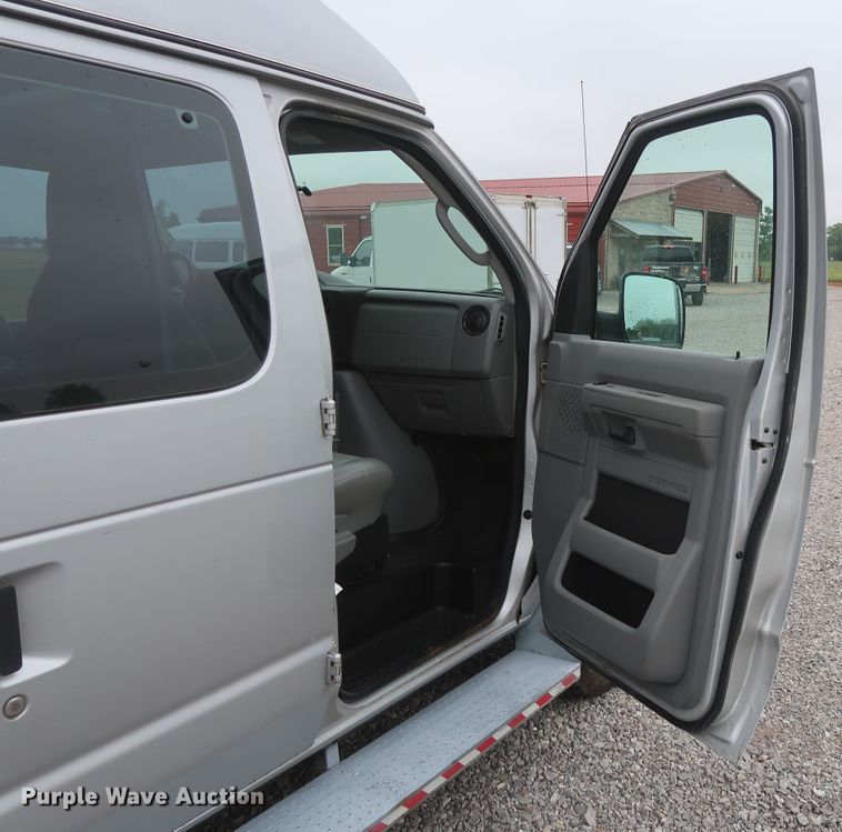 image for item HA9157 2009 Ford E250 Super Duty  handicap accessible van