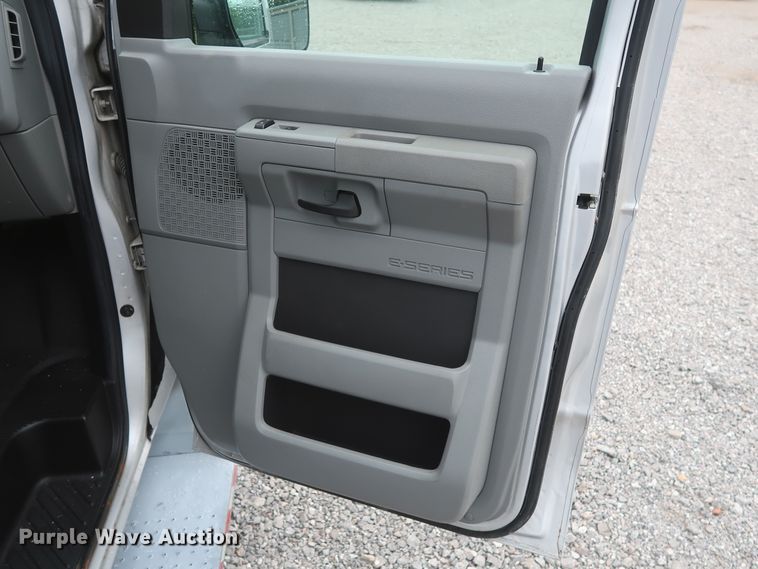 image for item HA9157 2009 Ford E250 Super Duty  handicap accessible van