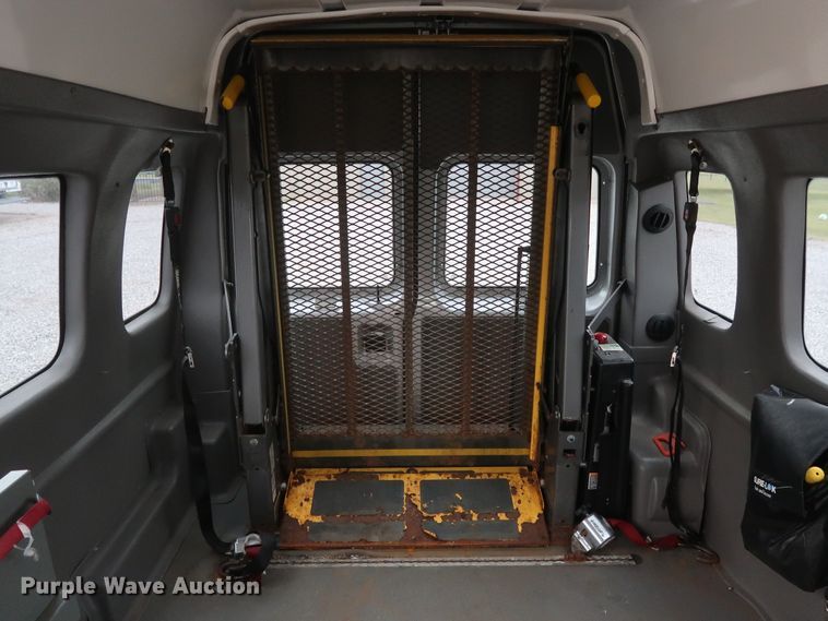 image for item HA9157 2009 Ford E250 Super Duty  handicap accessible van