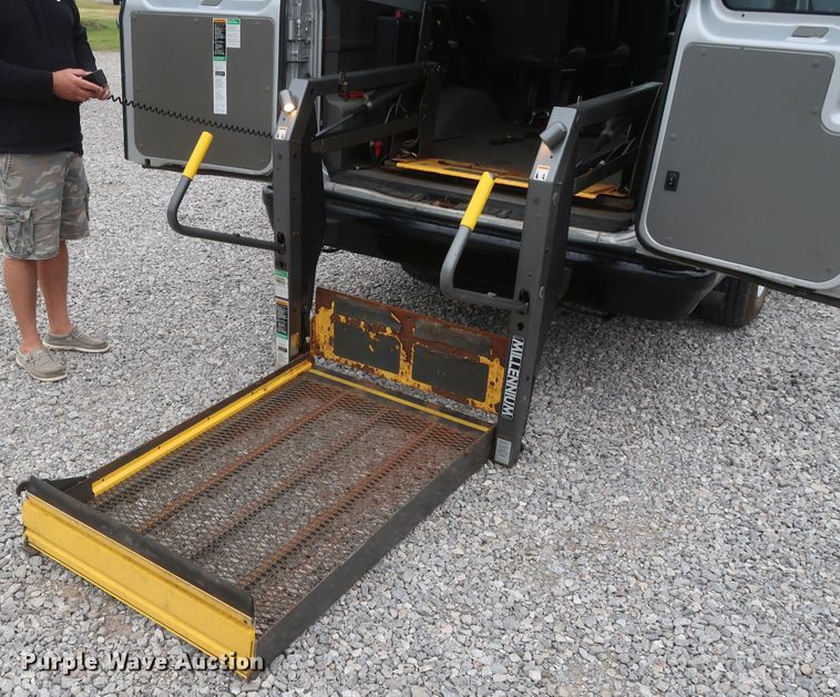 image for item HA9157 2009 Ford E250 Super Duty  handicap accessible van