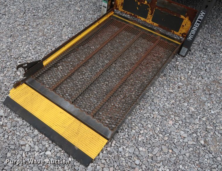 image for item HA9157 2009 Ford E250 Super Duty  handicap accessible van