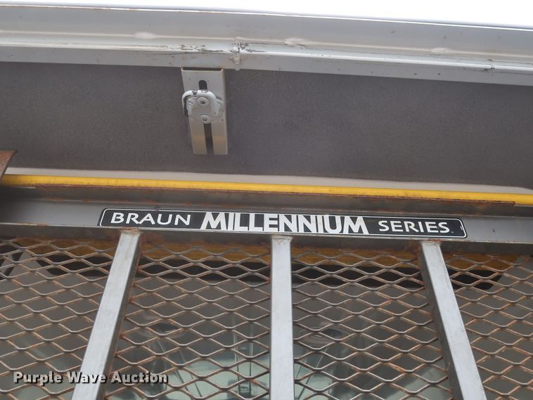 image for item HA9157 2009 Ford E250 Super Duty  handicap accessible van