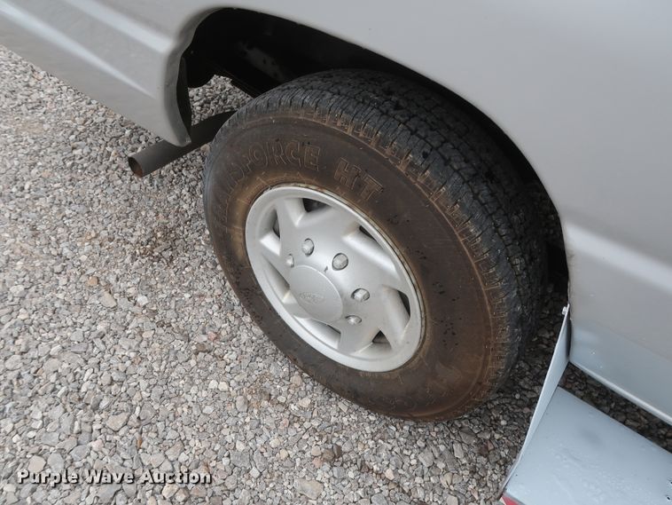 image for item HA9157 2009 Ford E250 Super Duty  handicap accessible van