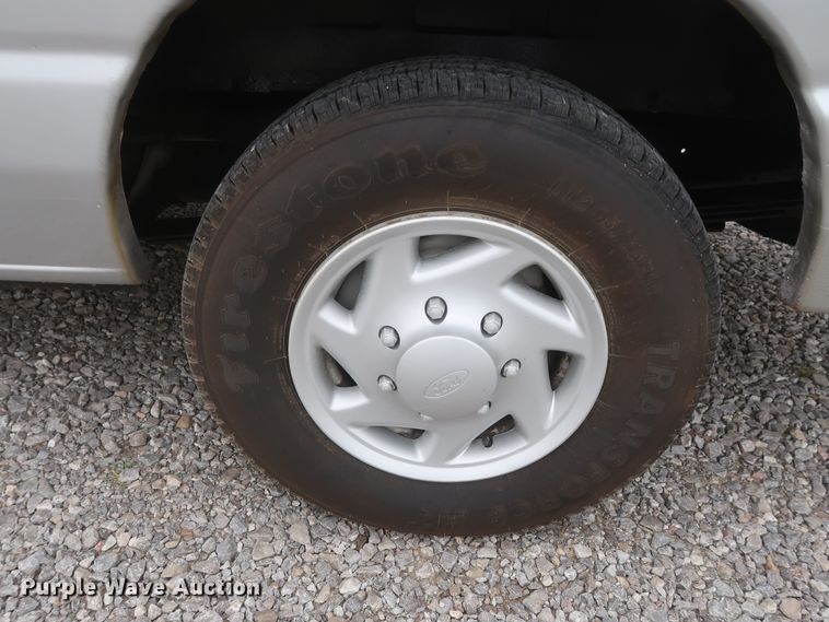 image for item HA9157 2009 Ford E250 Super Duty  handicap accessible van