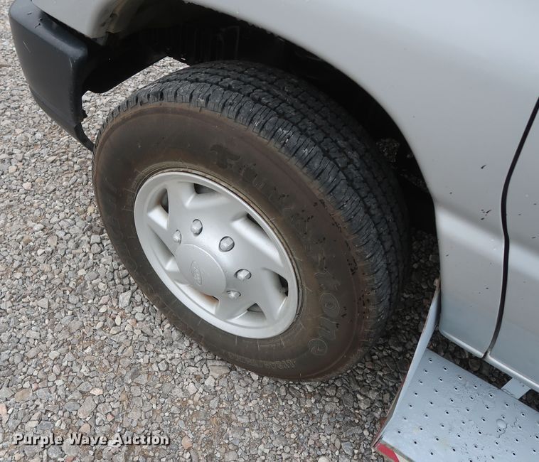 image for item HA9157 2009 Ford E250 Super Duty  handicap accessible van