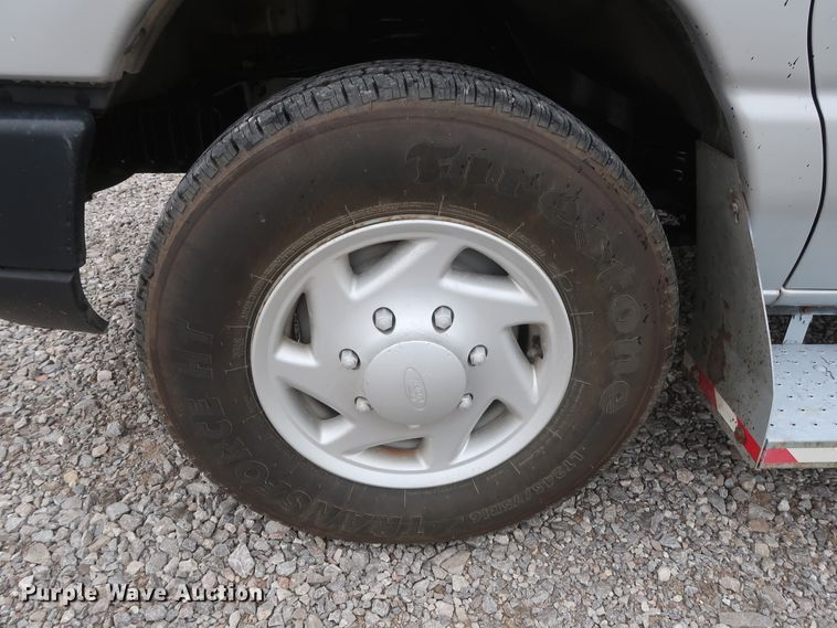 image for item HA9157 2009 Ford E250 Super Duty  handicap accessible van