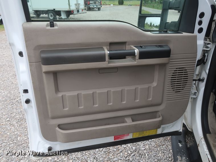 image for item HA9159 2008 Ford F350 Super Duty XL  utility bed pickup truck