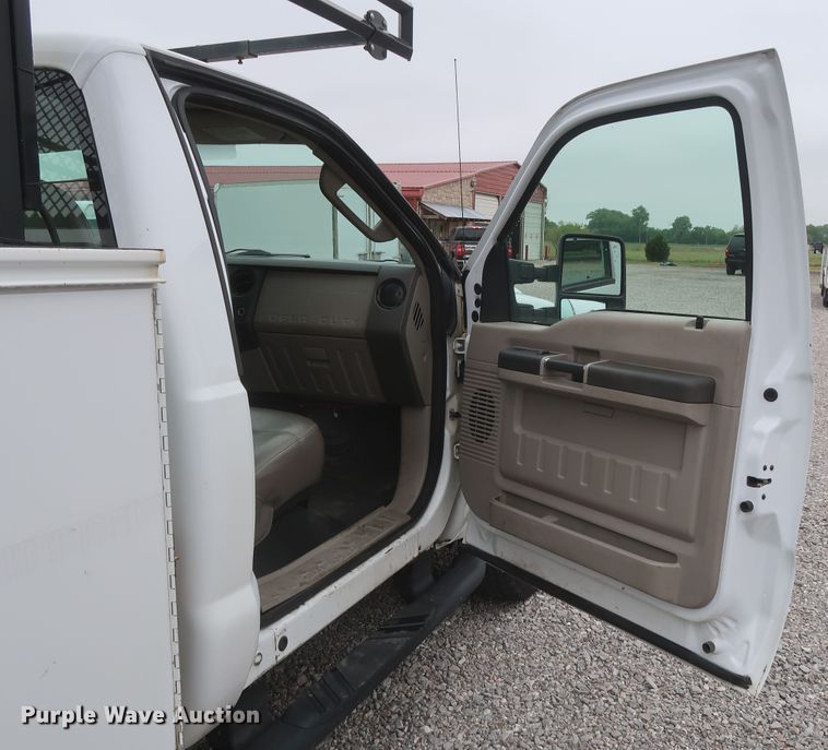 image for item HA9159 2008 Ford F350 Super Duty XL  utility bed pickup truck