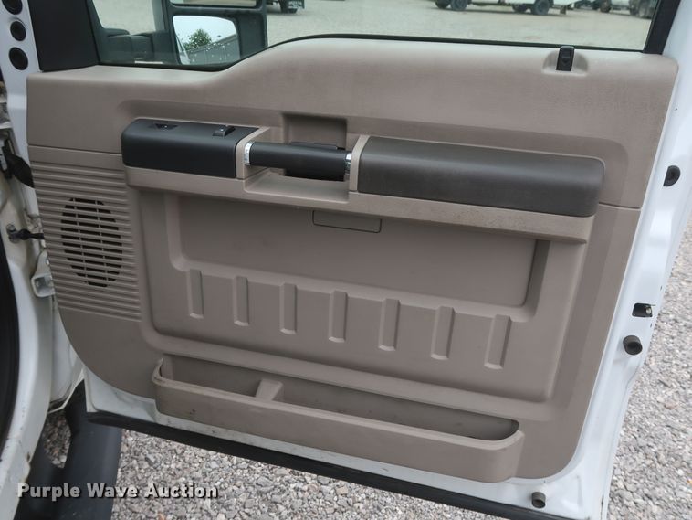 image for item HA9159 2008 Ford F350 Super Duty XL  utility bed pickup truck