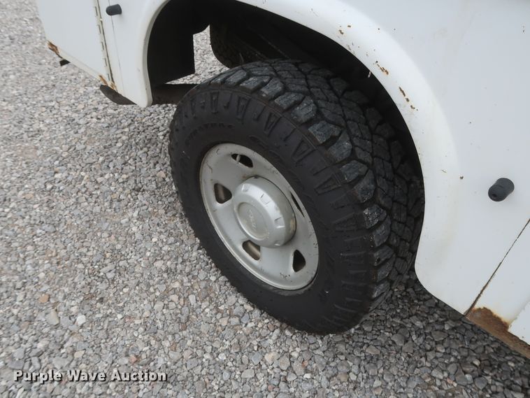 image for item HA9159 2008 Ford F350 Super Duty XL  utility bed pickup truck