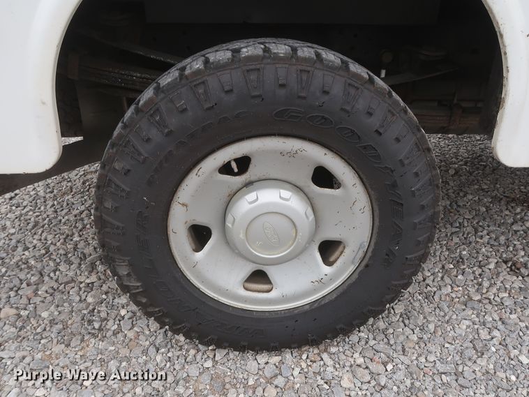 image for item HA9159 2008 Ford F350 Super Duty XL  utility bed pickup truck