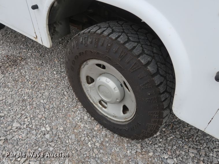 image for item HA9159 2008 Ford F350 Super Duty XL  utility bed pickup truck